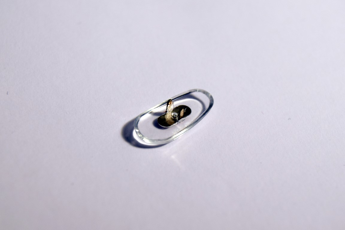 #10. SEMI SOFT, CRIMP ON NOSE PADS.       (Rayban type fitting)
