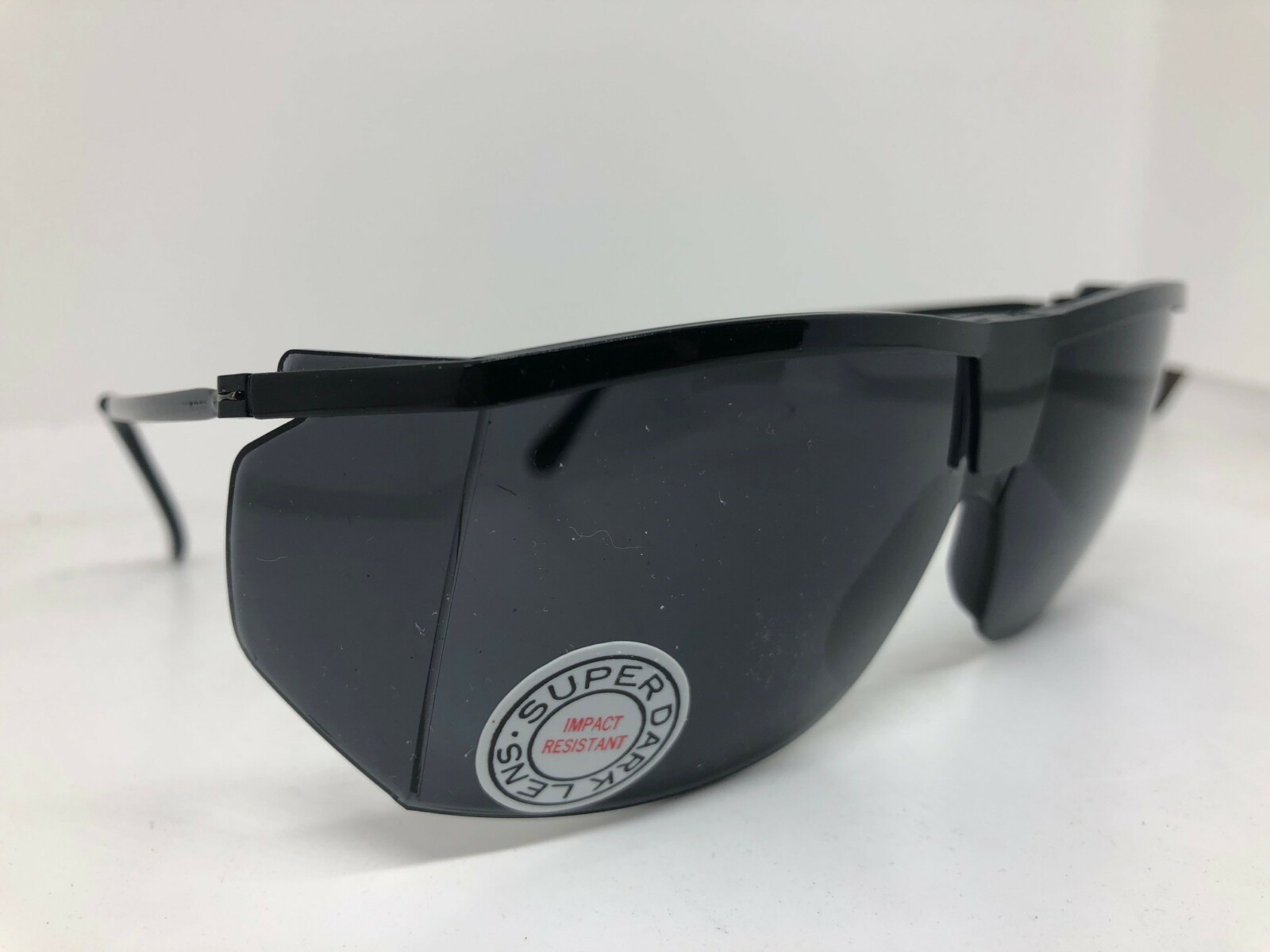 Sunglasses with side shielding